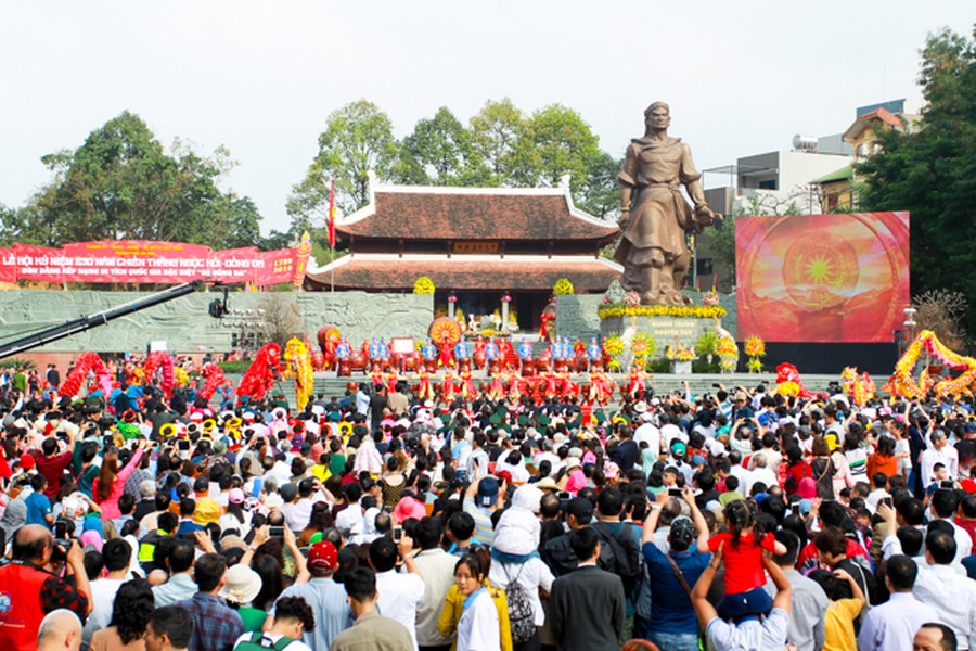 Tưng bừng khai hội Gò Đống Đa